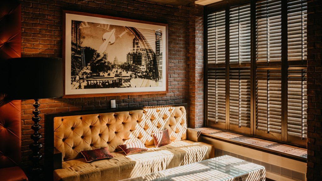 estate window sofa 1024x576.jpg